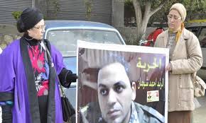 مسيرة لأهالي ضباط ''8 أبريل''